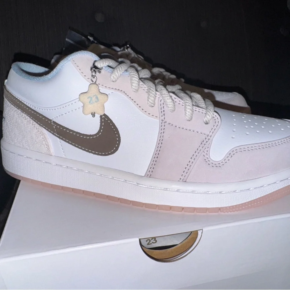 Air Jordan 1 low Women's Pink and White Sneakers - Picture 6 of 16